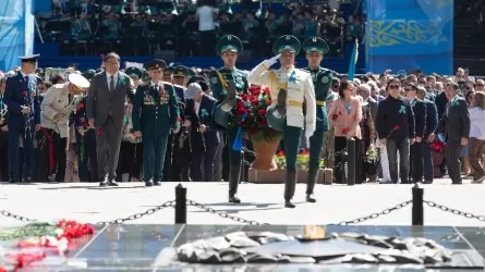 Полевая кухня, концерт, возложение цветов: День Победы отметили в Алматы