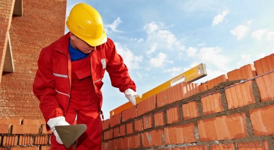 Заработные платы строителей выросли сразу на 33%