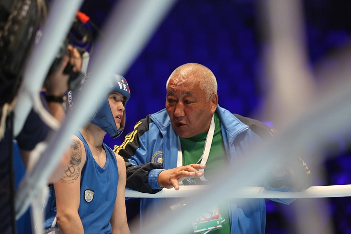 Тренер чемпионки Кызайбай извинился перед Казахстанской федерацией бокса
