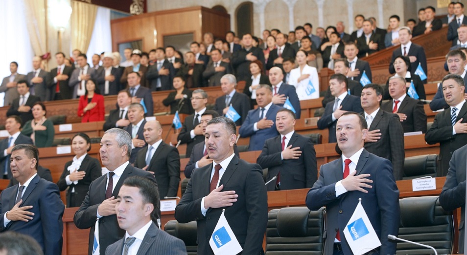 Парламентский пасьянс. В Кыргызстане усиливают позиции преемника Атамбаева? 