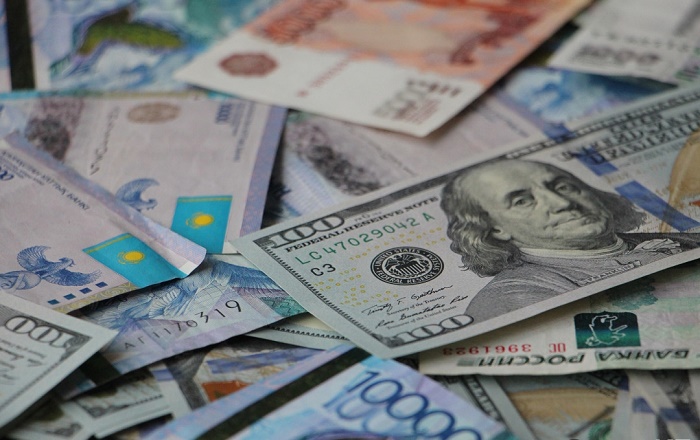 Тенге и рубль укрепляются к доллару