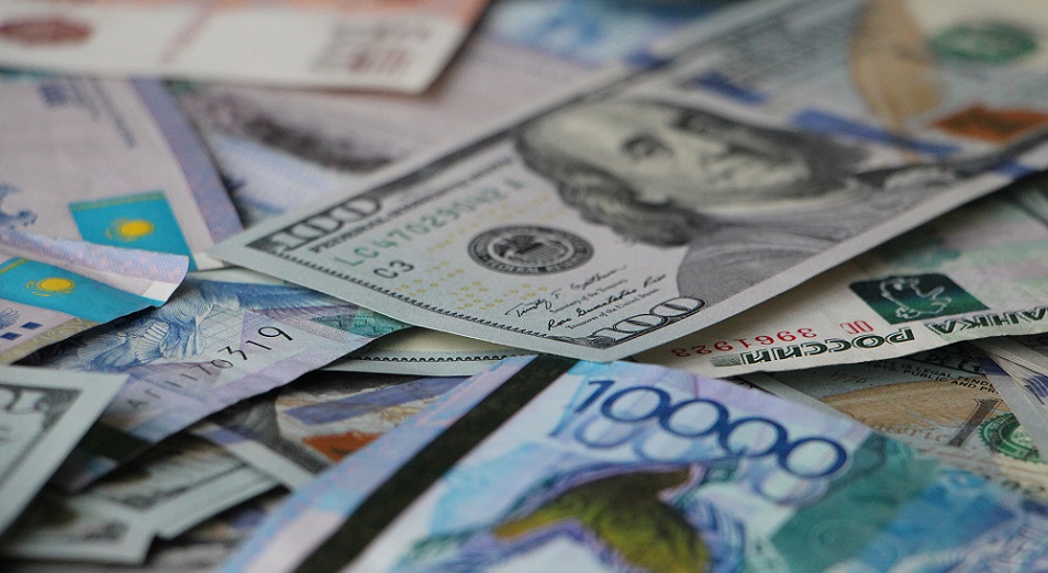 В январе тенге укрепился к доллару на 2% 