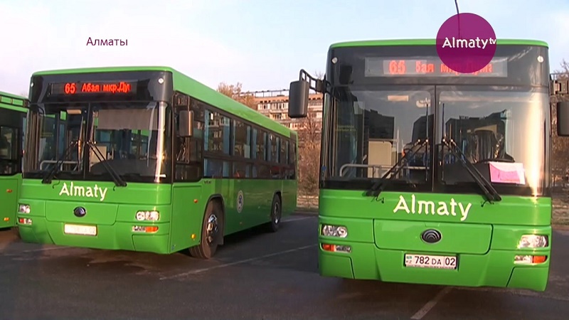 В Алматы автобус протаранил группу велосипедистов