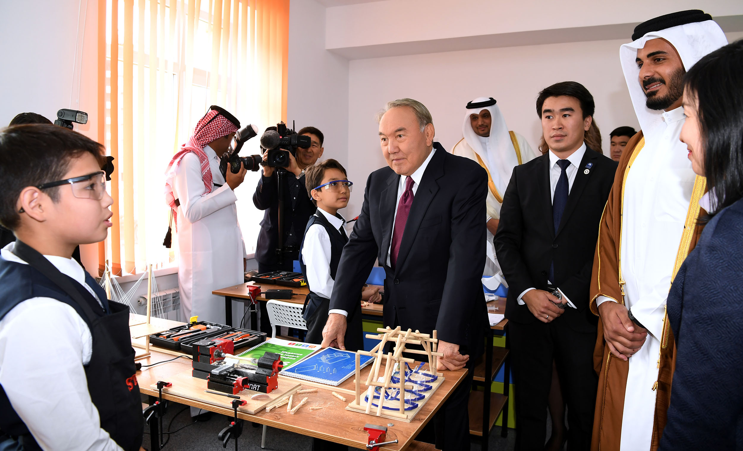 Президент РК посетил новую школу в Астане и поздравил казахстанцев с Днём знаний