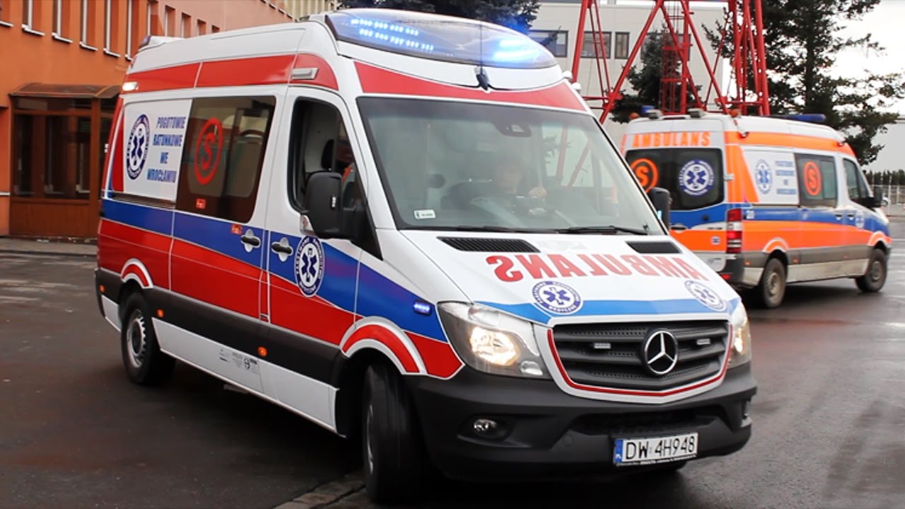 В Индии 13 человек погибли при падении автобуса в ущелье
