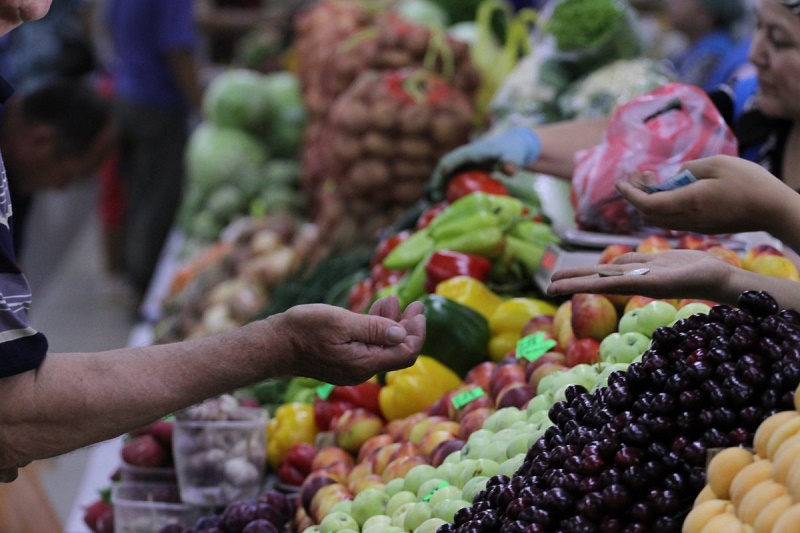 Свежие продукты из Атырауской и Алматинской областей предлагают на ярмарке в Астане