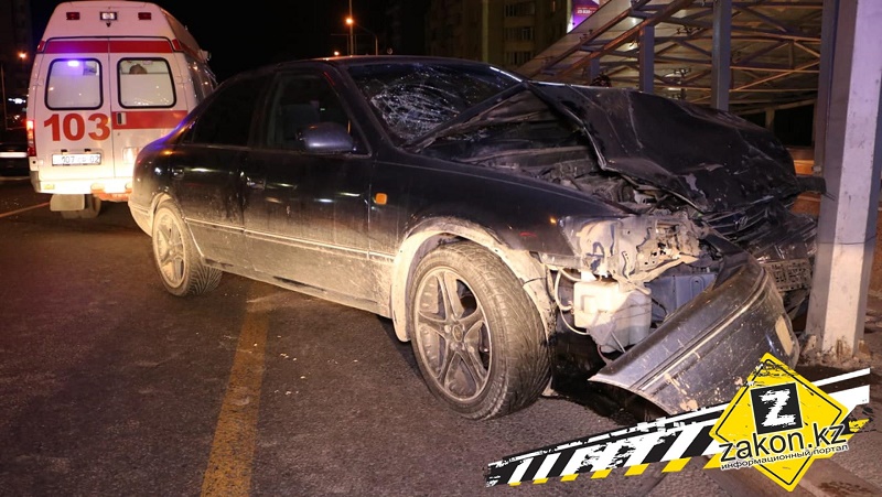 В ДТП на проспекте аль-Фараби в Алматы столкнулись две Toyota Camry