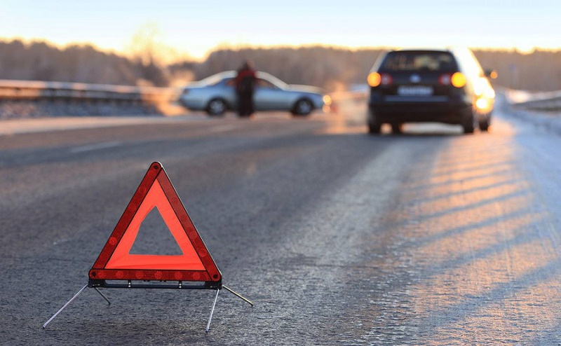 После ДТП в Алматы автомобили оказались друг от друга на расстоянии полукилометра