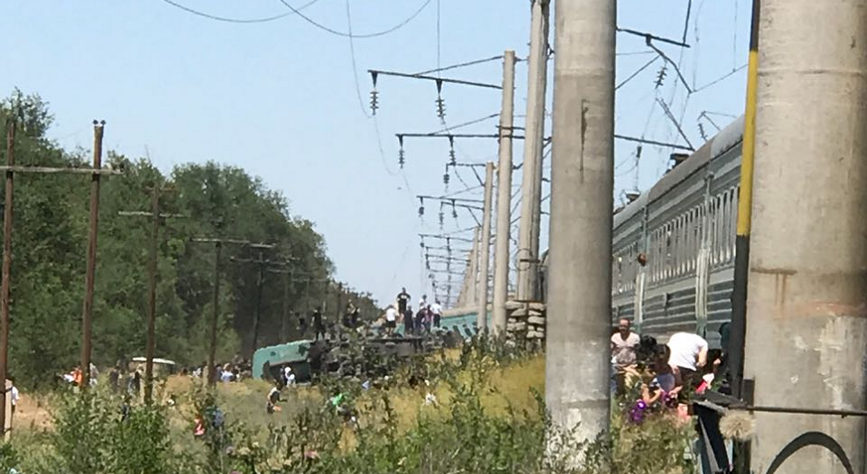 Машинист потерпевшего крушение поезда заметил искривление пути и экстренно затормозил – комитет транспорта