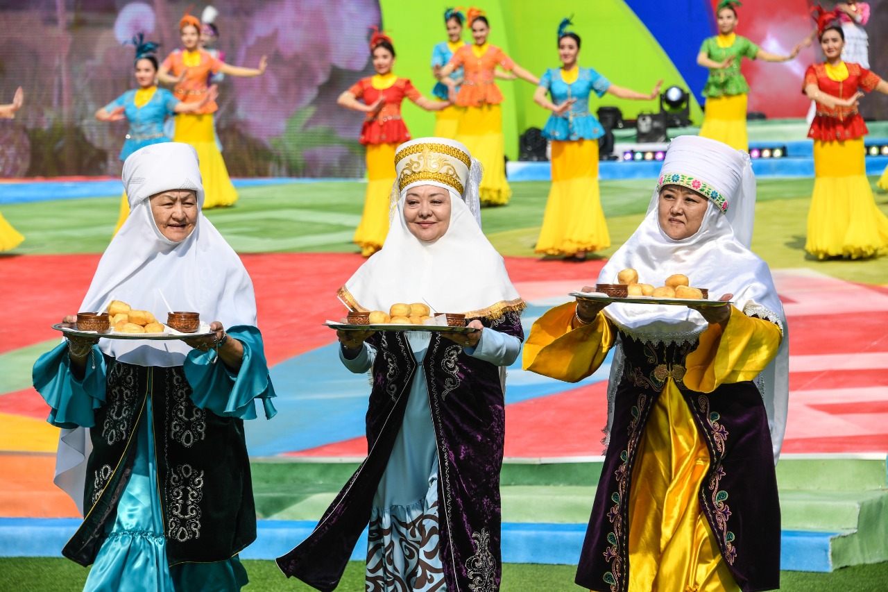 Сотни туристов из Японии, Южной Кореи и Малайзии приехали в Алматы на Наурыз