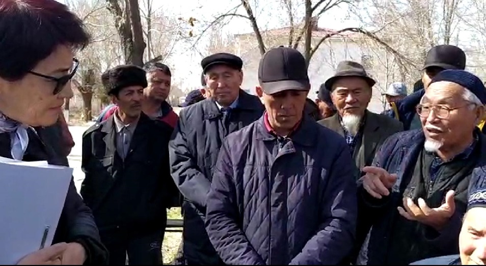 Жители села Караспан Туркестанской области устроили митинг, опасаясь коронавируса