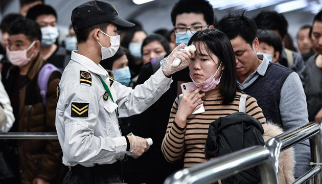 Власти Гонконга объявили повышенный уровень тревоги из-за коронавируса