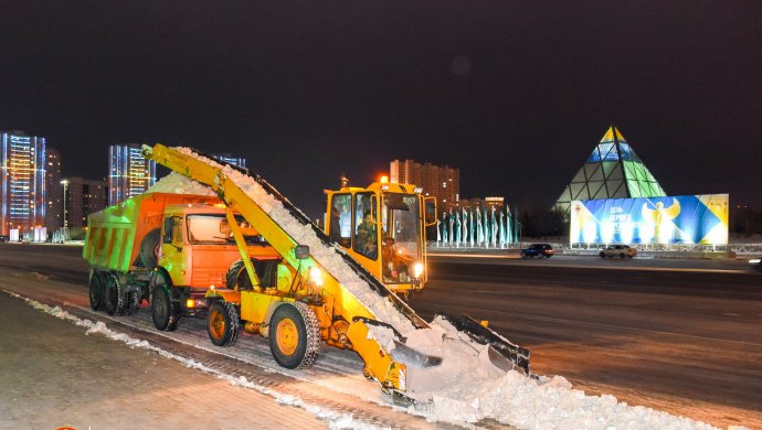 За сутки в Астане убрано более 11 тыс. кубометров снега