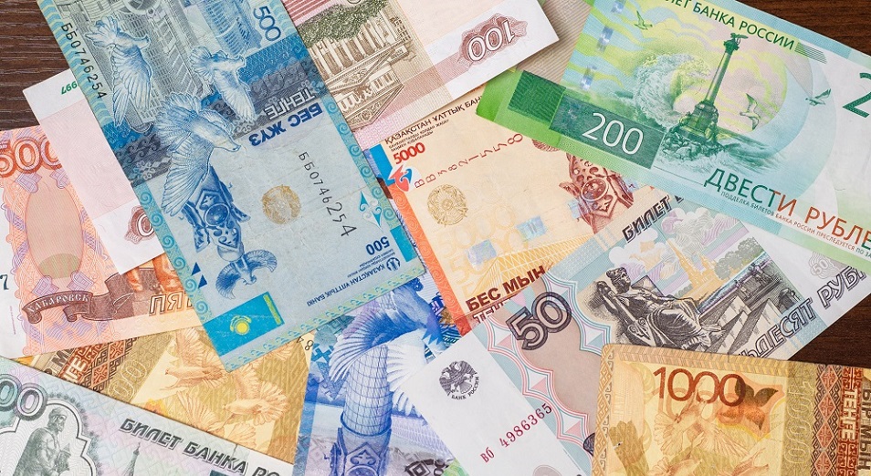 В обменниках РК взлетела цена за доллар и евро  