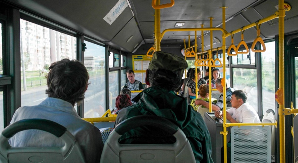 В автобусах Нур-Султана можно ездить за 45 тенге при оплате картой