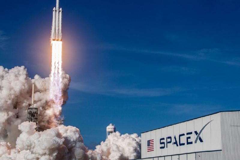SpaceX компаниясы 600 қызметкерді жұмыстан шығарады