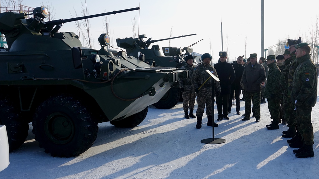 Военные атташе наблюдали за подготовкой десантников столичной бригады