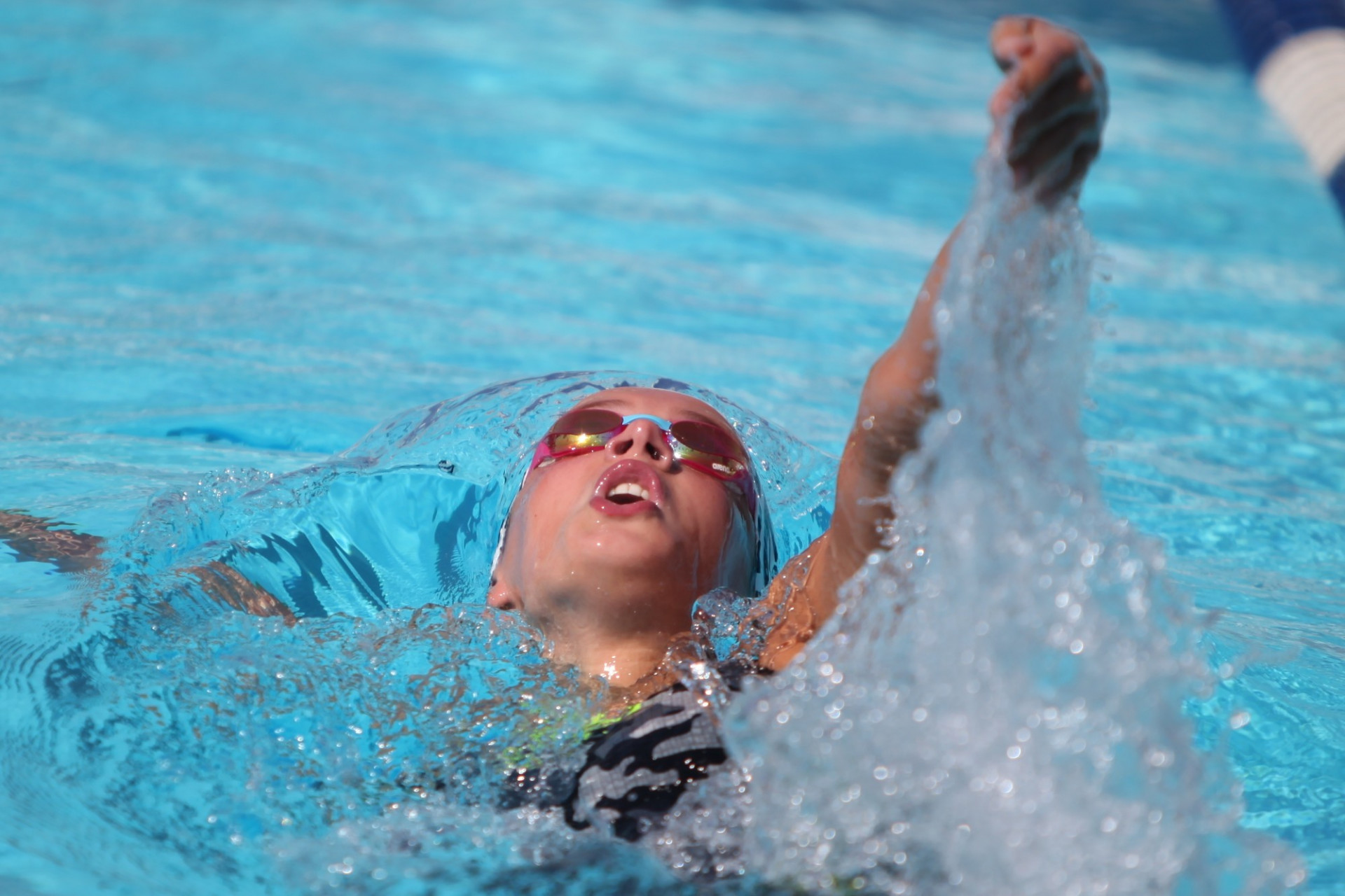 Две казахстанки вышли в финал международного турнира по плаванию