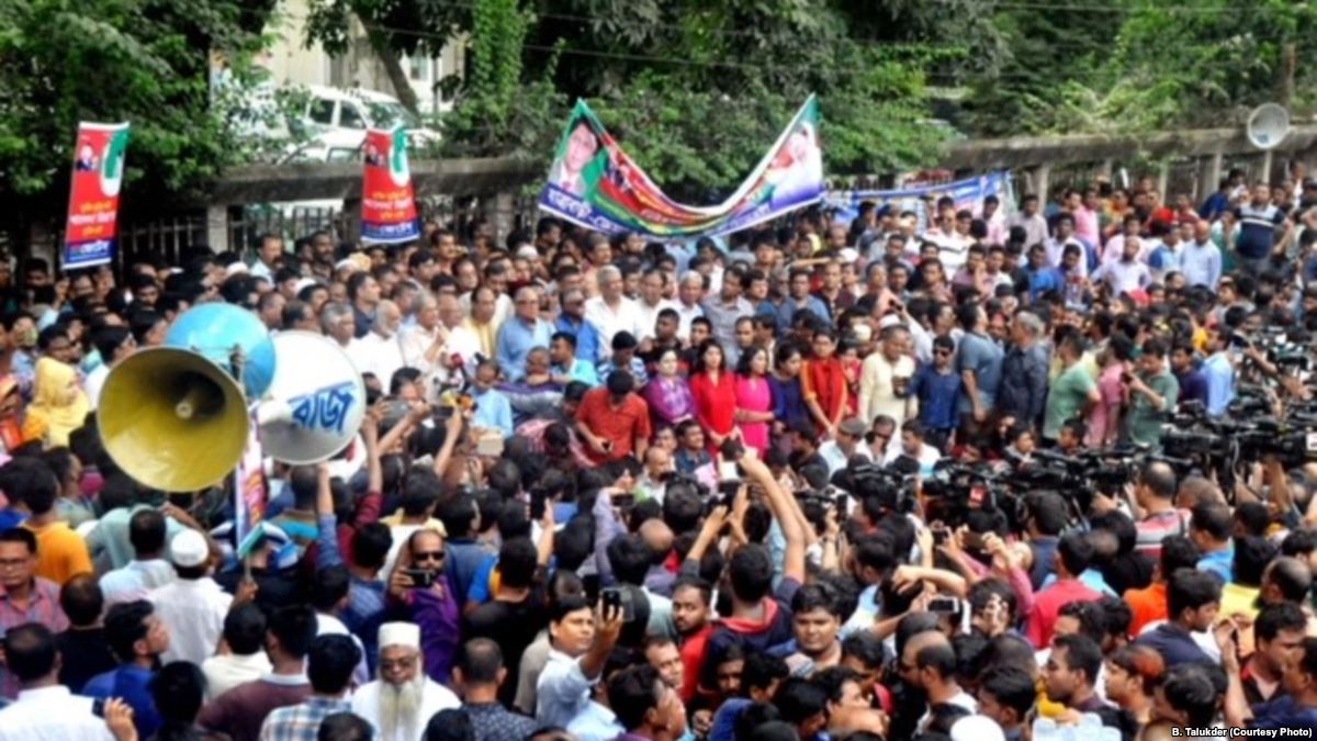 Число жертв столкновений в ходе выборов в Бангладеш возросло до 15 человек 