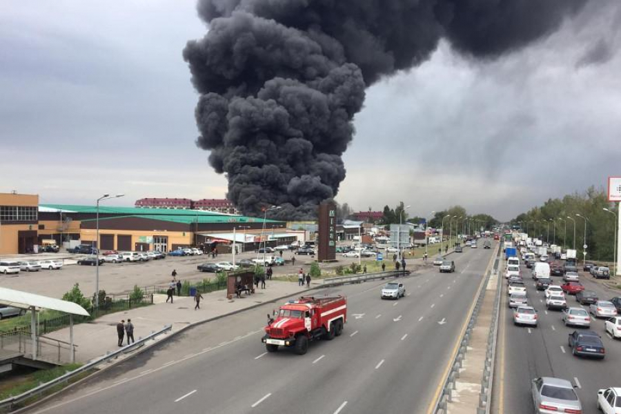 Последствия пожара на складе в Алматы: зафиксирован высокий уровень загрязнения воздуха
