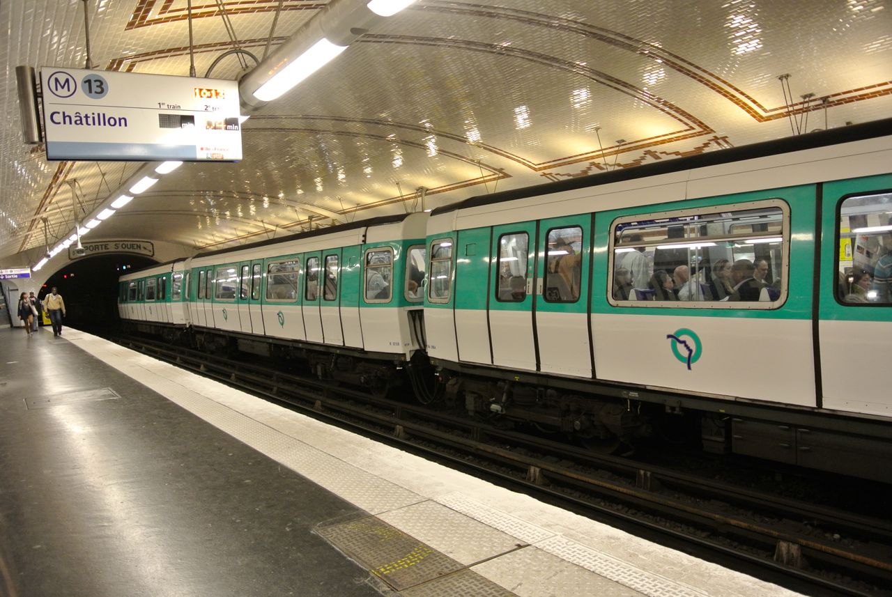 Трамваи и метро в Париже будут ходить круглосуточно один выходной в месяц