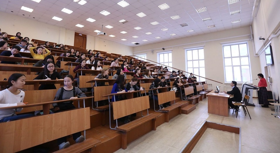 Почему казахстанские абитуриенты не хотят учиться в Казахстане