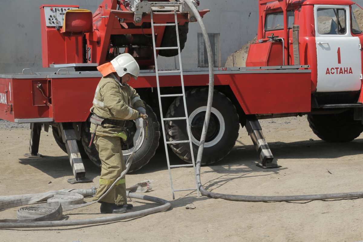 Газонаполнительный резервуар взорвался в одном из жилых дворов Астаны