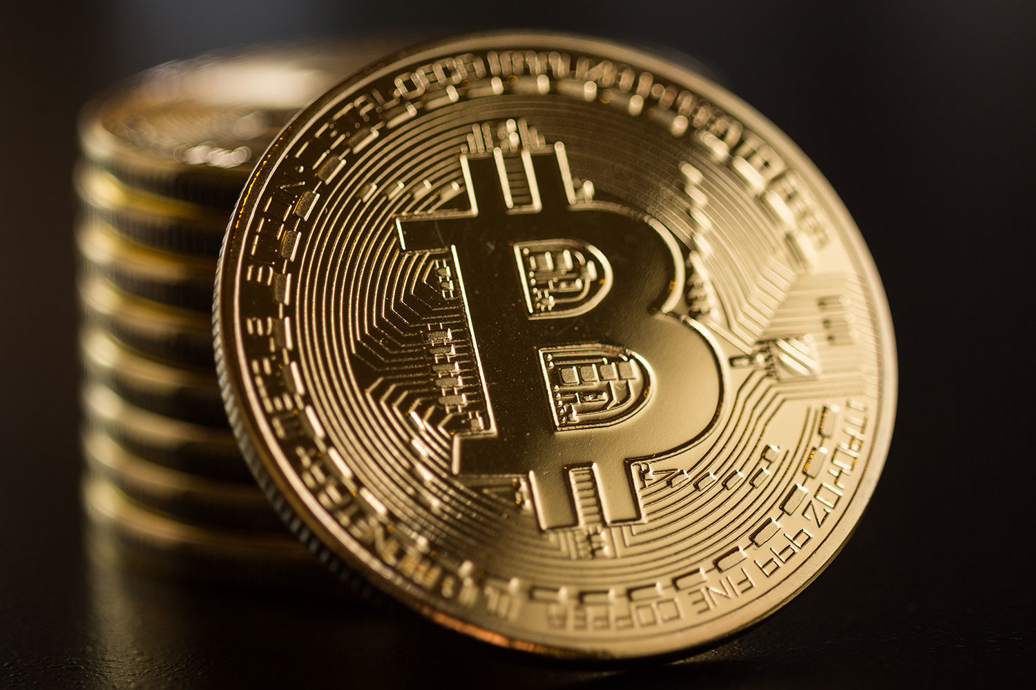 Биткойн рекордно упал ниже $4 тыс. 