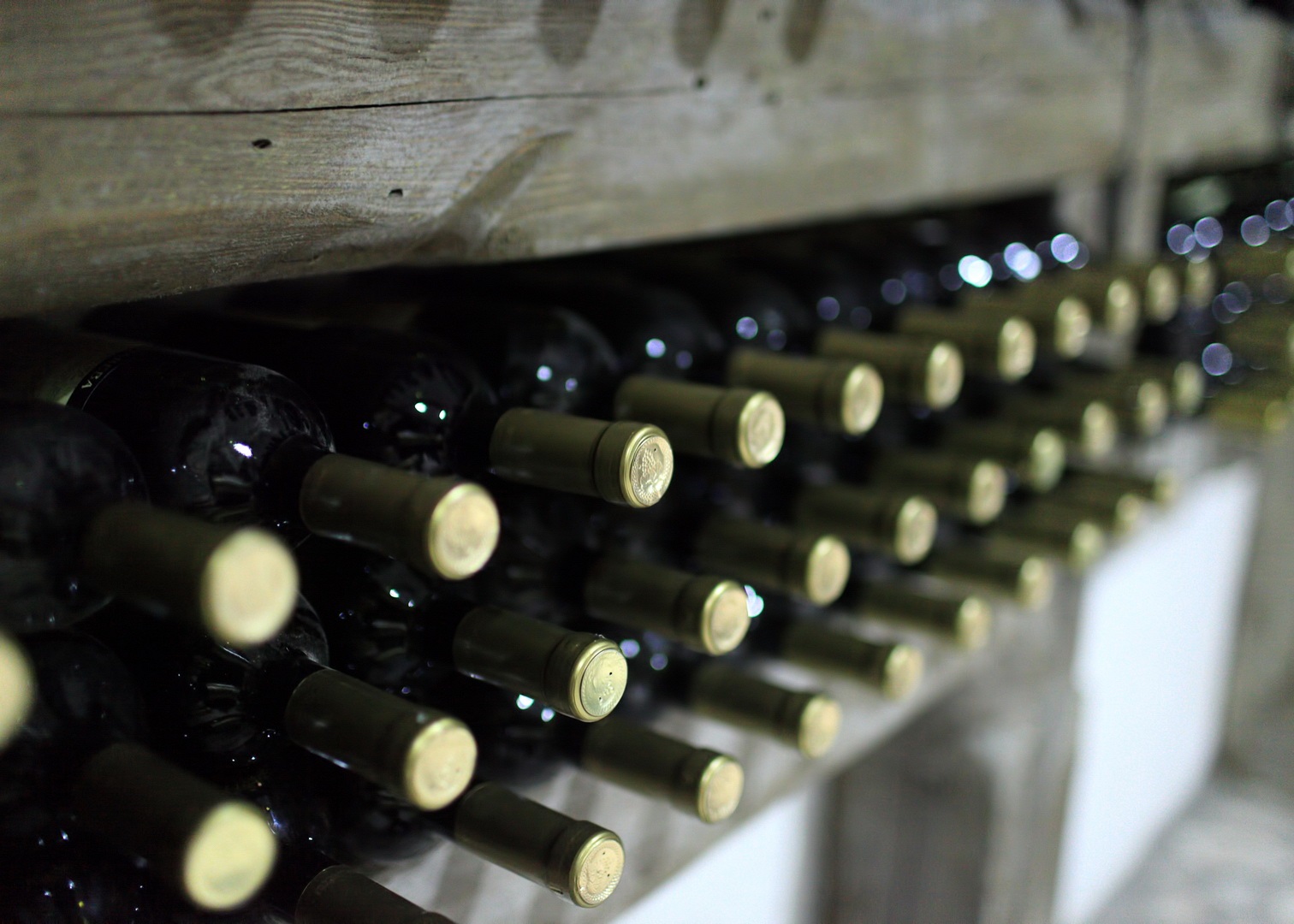18 литров контрафактного вина изъяли казахстанские пограничники в Мангистау