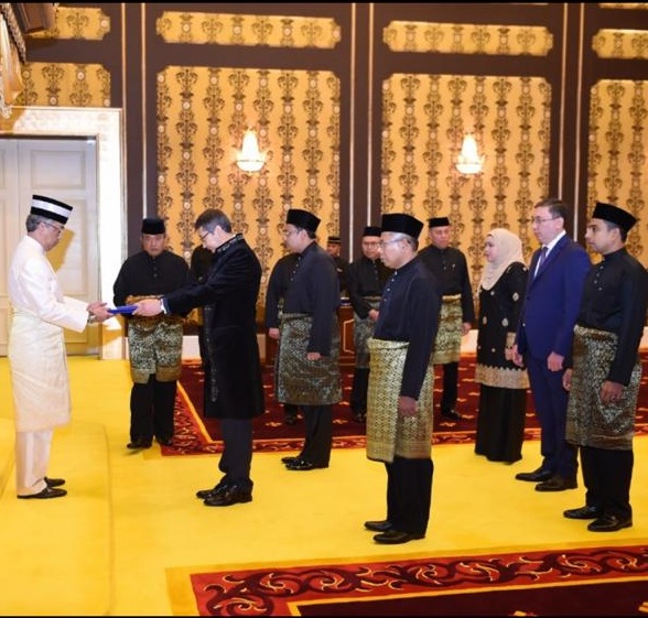 Посол Казахстана вручил верительные грамоты монарху Малайзии