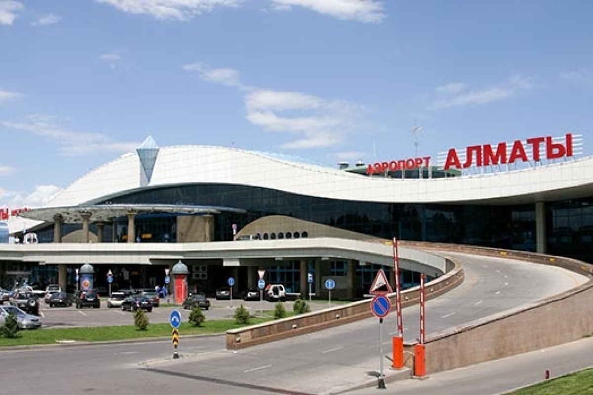 Аэропорт Алматы усилил досмотр пассажиров