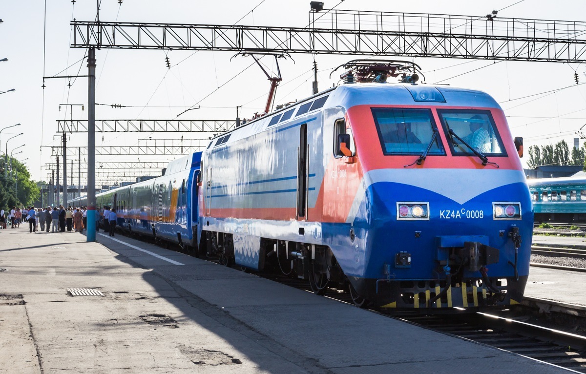 Туристический поезд будет курсировать между Туркестаном и Алматы