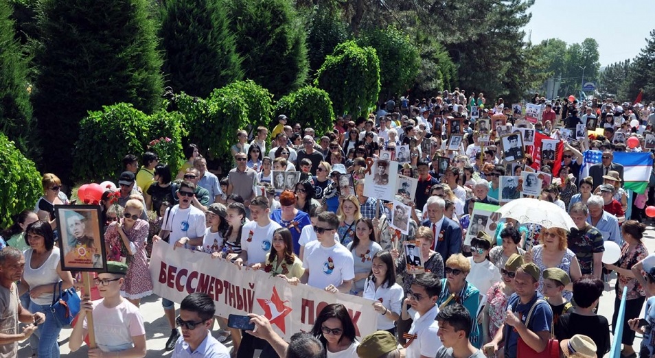 В столице прошла акция  "Жаужүрек полк – Бессмертный полк"