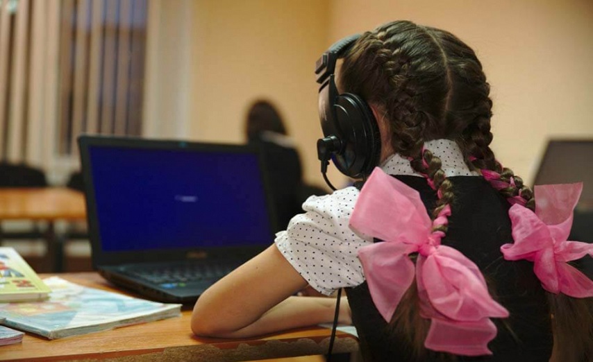 "Баням – да, а школам – нет!": почему частные школы Казахстана хотят работать офлайн