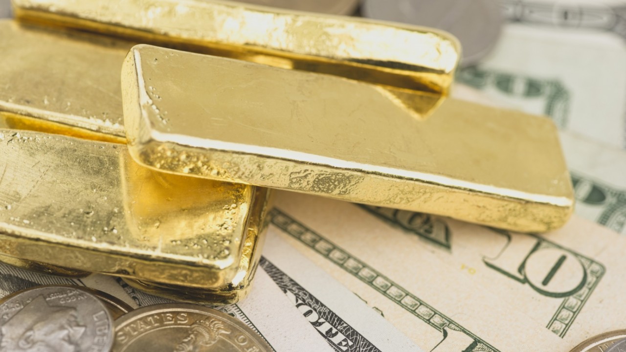 Почти 130 кг золота в слитках купили казахстанцы за месяц