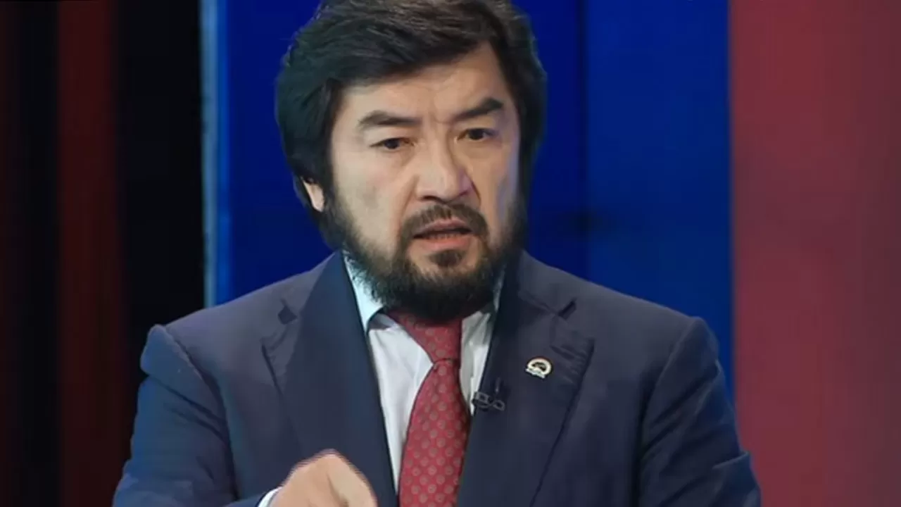Экс-депутат Тлеухан публично признался в многоженстве