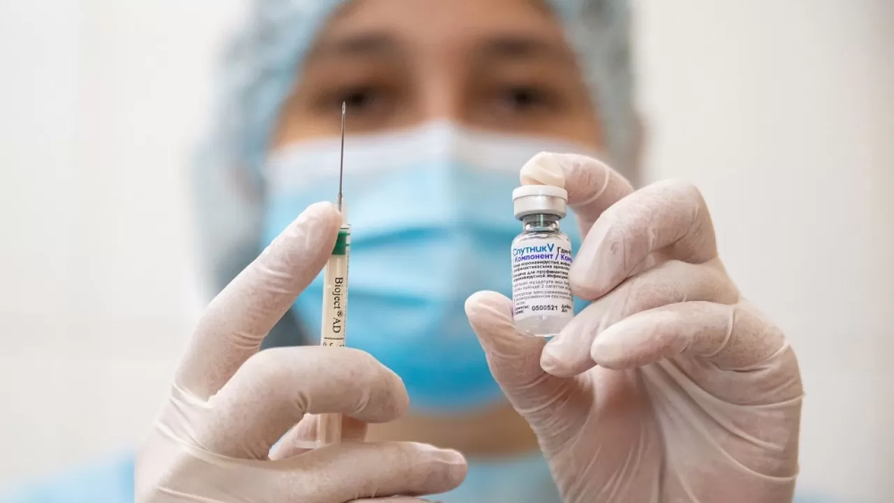 Минздрав РФ утвердил перечень противопоказаний к вакцинации от COVID-19  