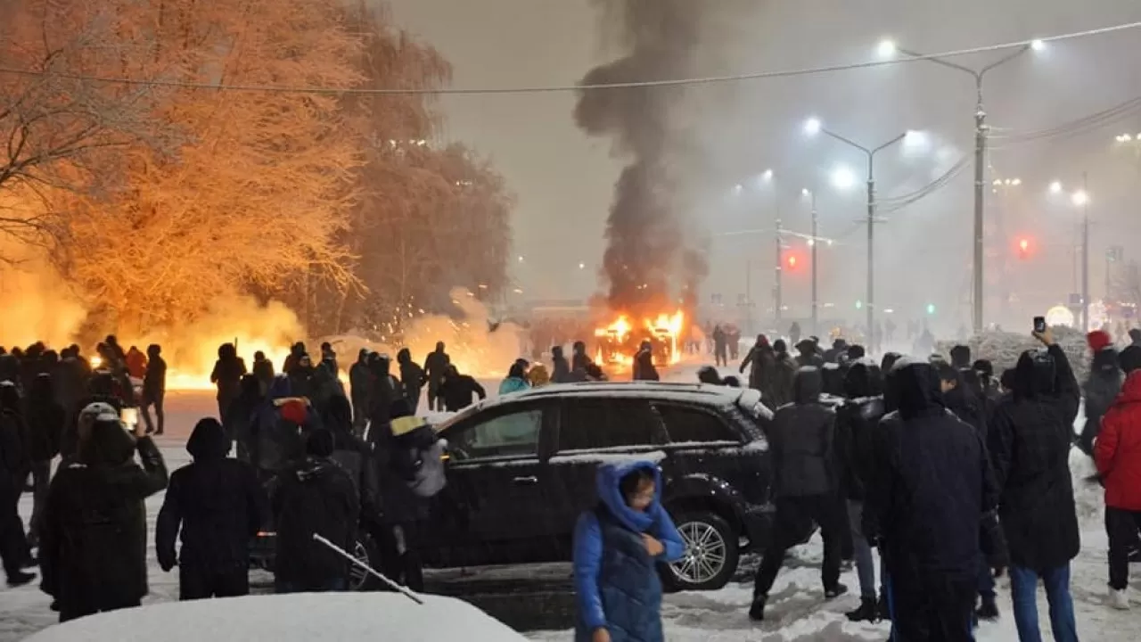 "Немқұрайлы биліктің кесірінен жапа шеккен полицияға да жаным ашиды"