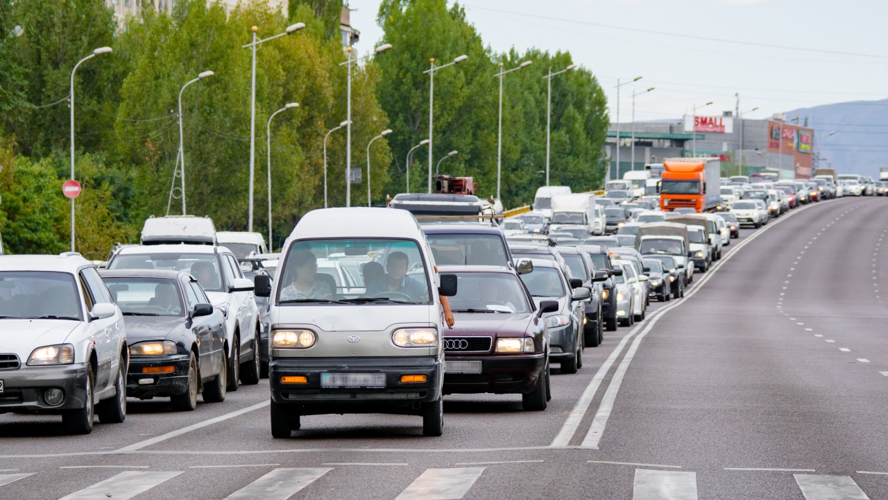 Количество автомобилей в Казахстане сокращается, а цены на них растут