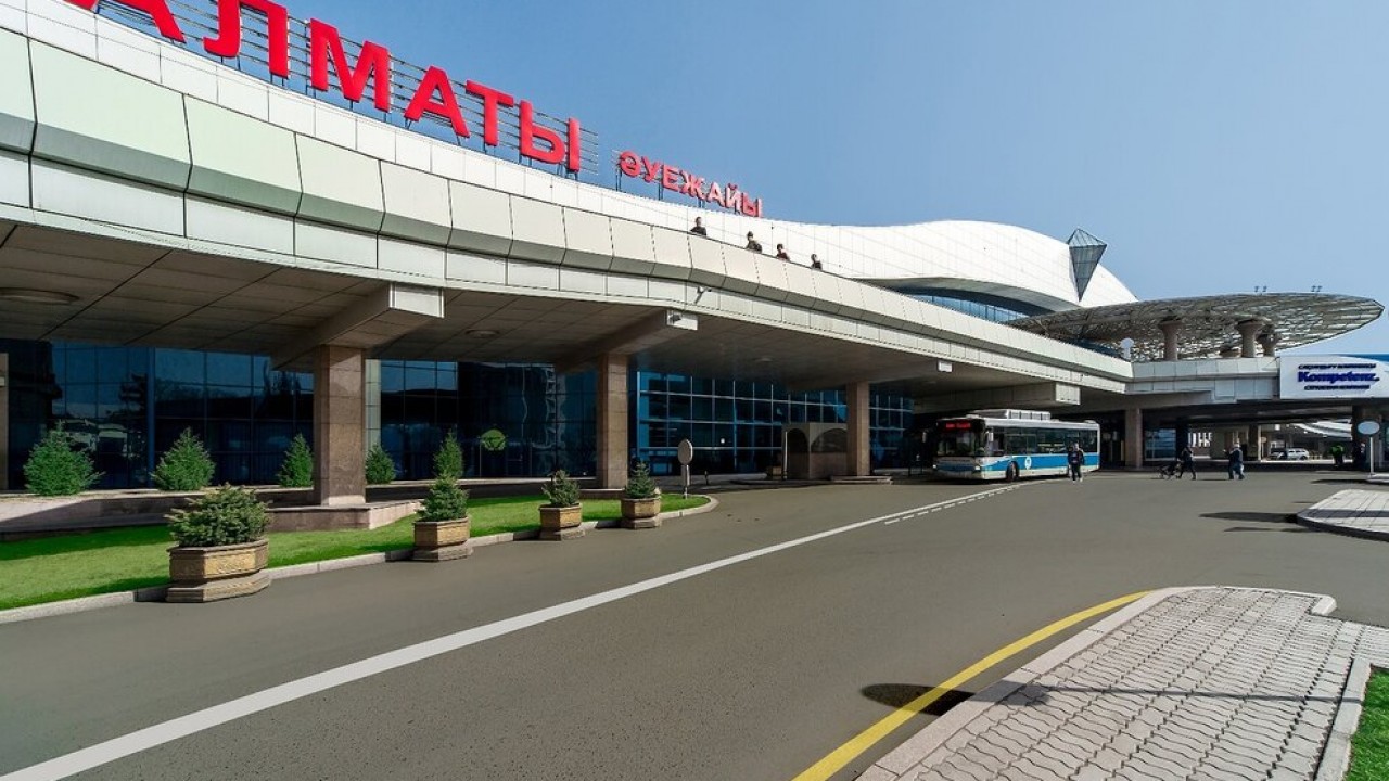 Рейсы задерживаются в аэропорту Алматы