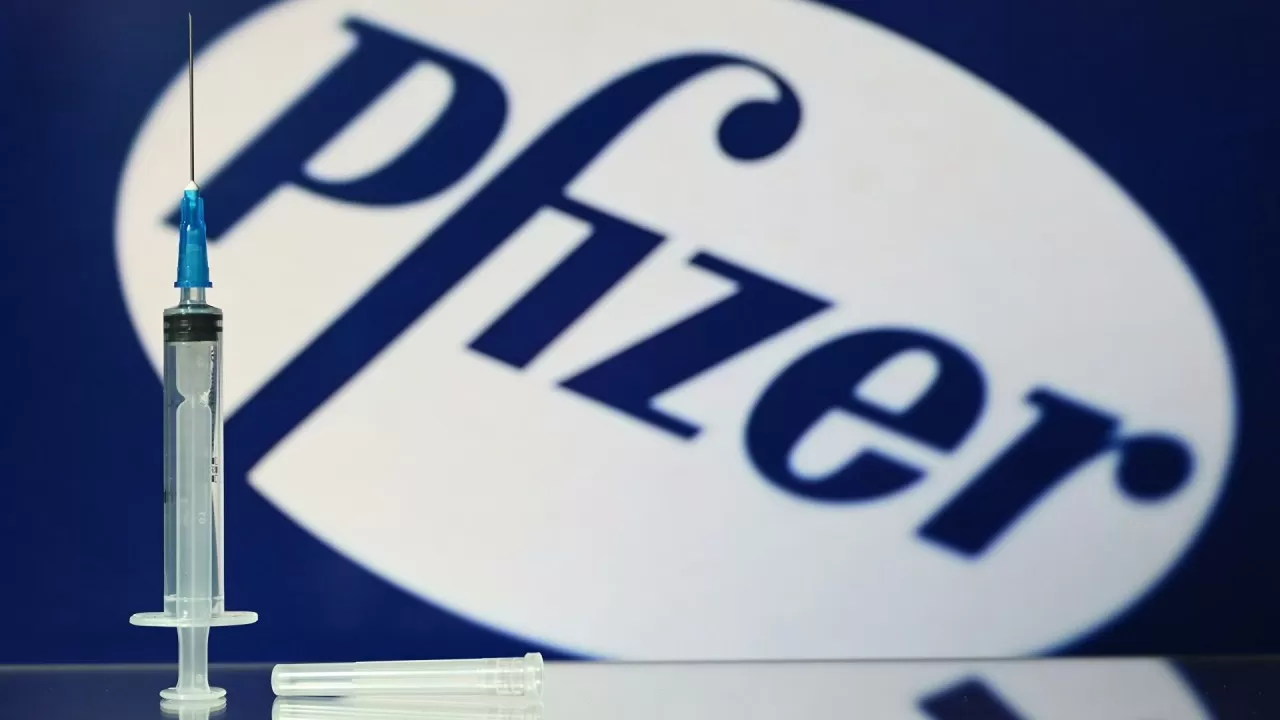 "Болашақ" студенттері Pfizer вакцинасын Қырғызстан мен Өзбекстаннан салдыруға мәжбүр"