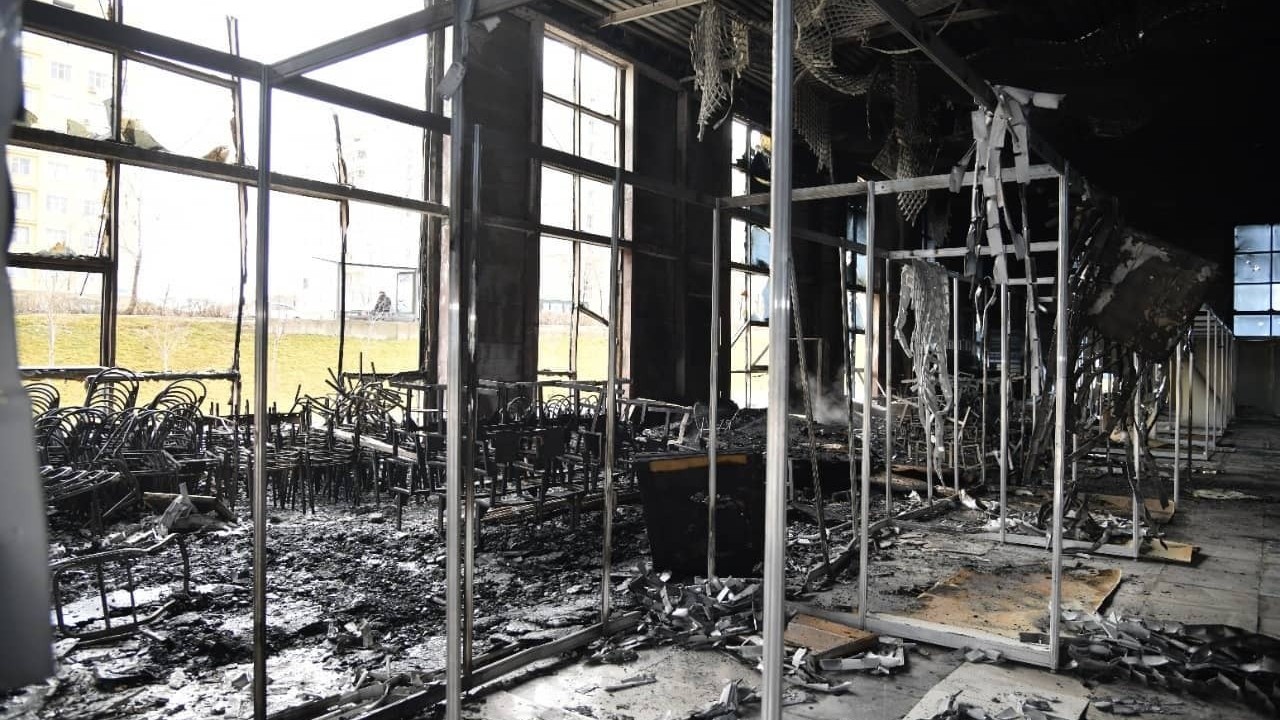 В Шымкенте полностью уничтожен выставочный центр