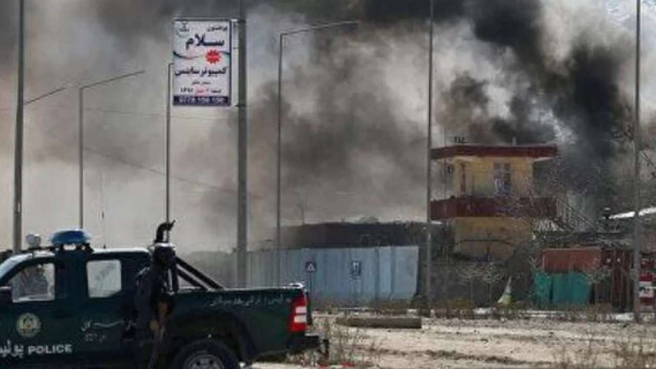 Жертвами взрыва микроавтобуса на западе Афганистана стали семь человек