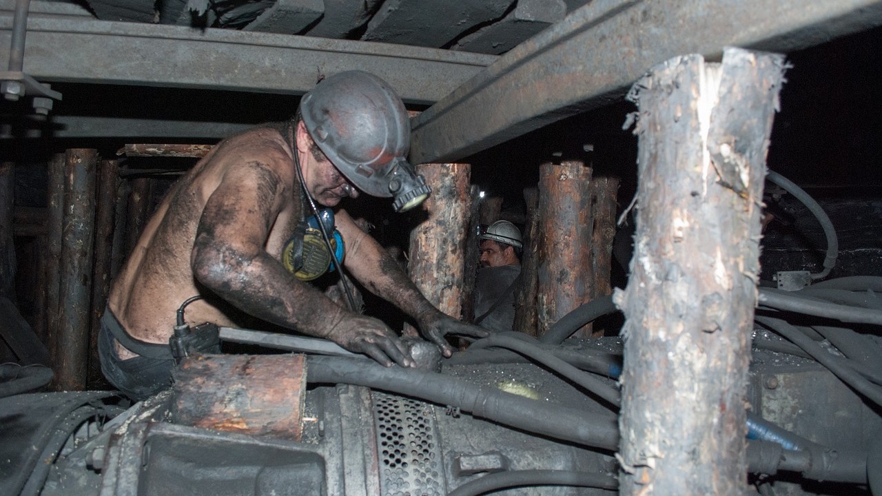 Акимат Карагандинской области организовал льготную ипотеку для шахтеров и металлургов