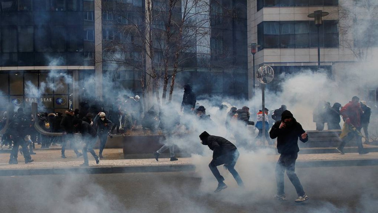 На акции протеста в Брюсселе произошли столкновения демонстрантов с полицией