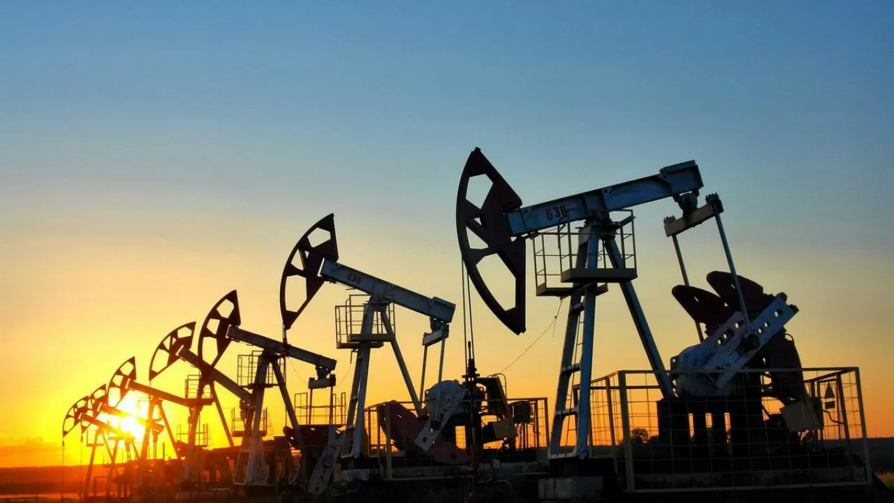 Нефть движется к 90 долларам за баррель в ожидании заседания ОПЕК+