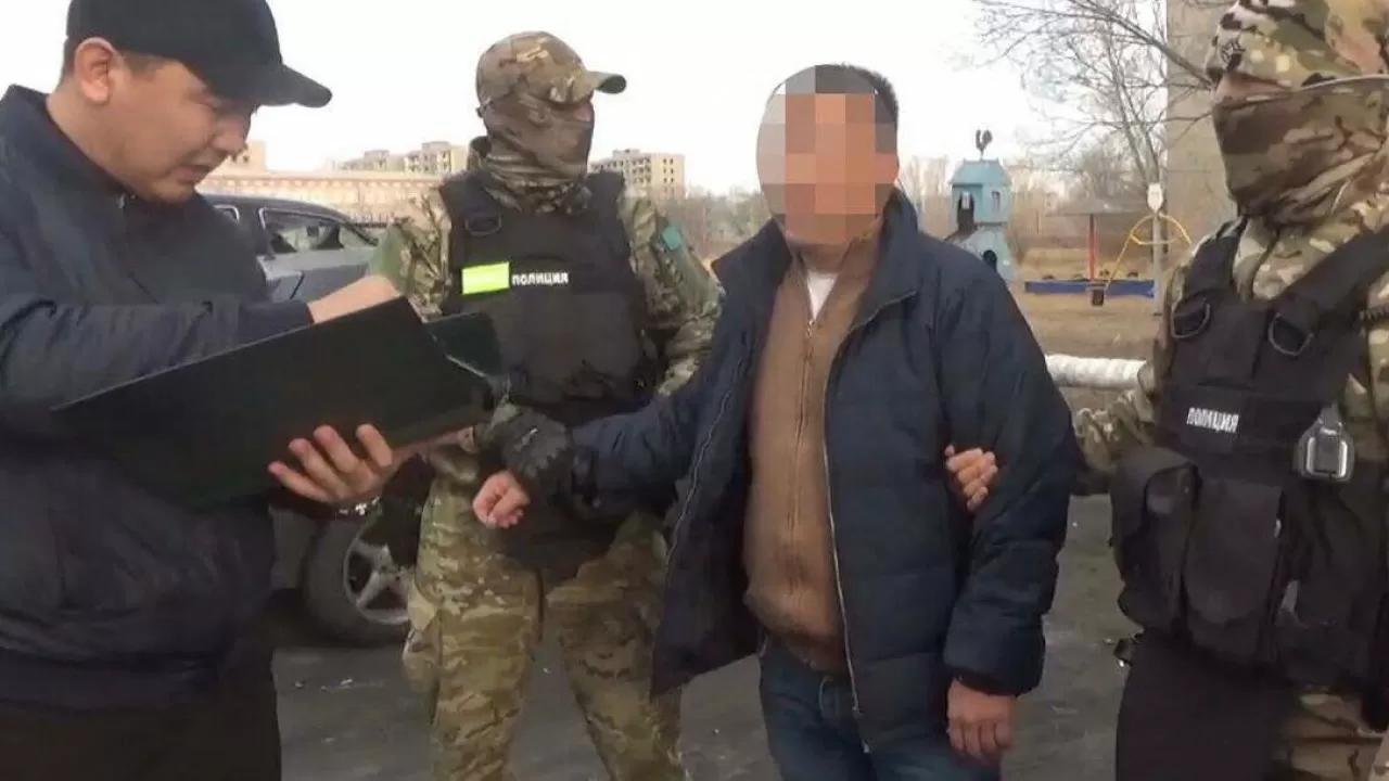 В Караганде задержали адвоката за подкуп потерпевшего
