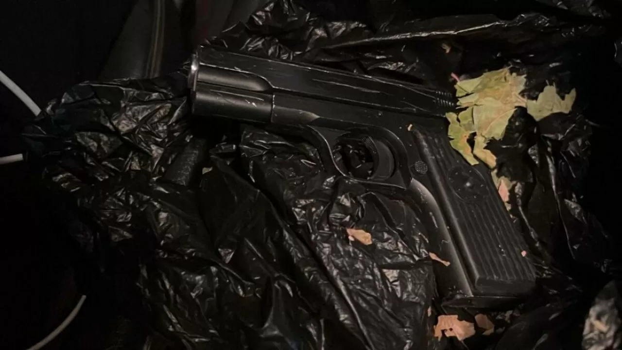 Разбойник с игрушечным пистолетом напал на игровой клуб в Караганде