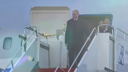 Путин прибыл в Астану 