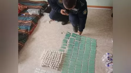 Сотни упаковок психотропных препаратов нашли у супругов из Атырау